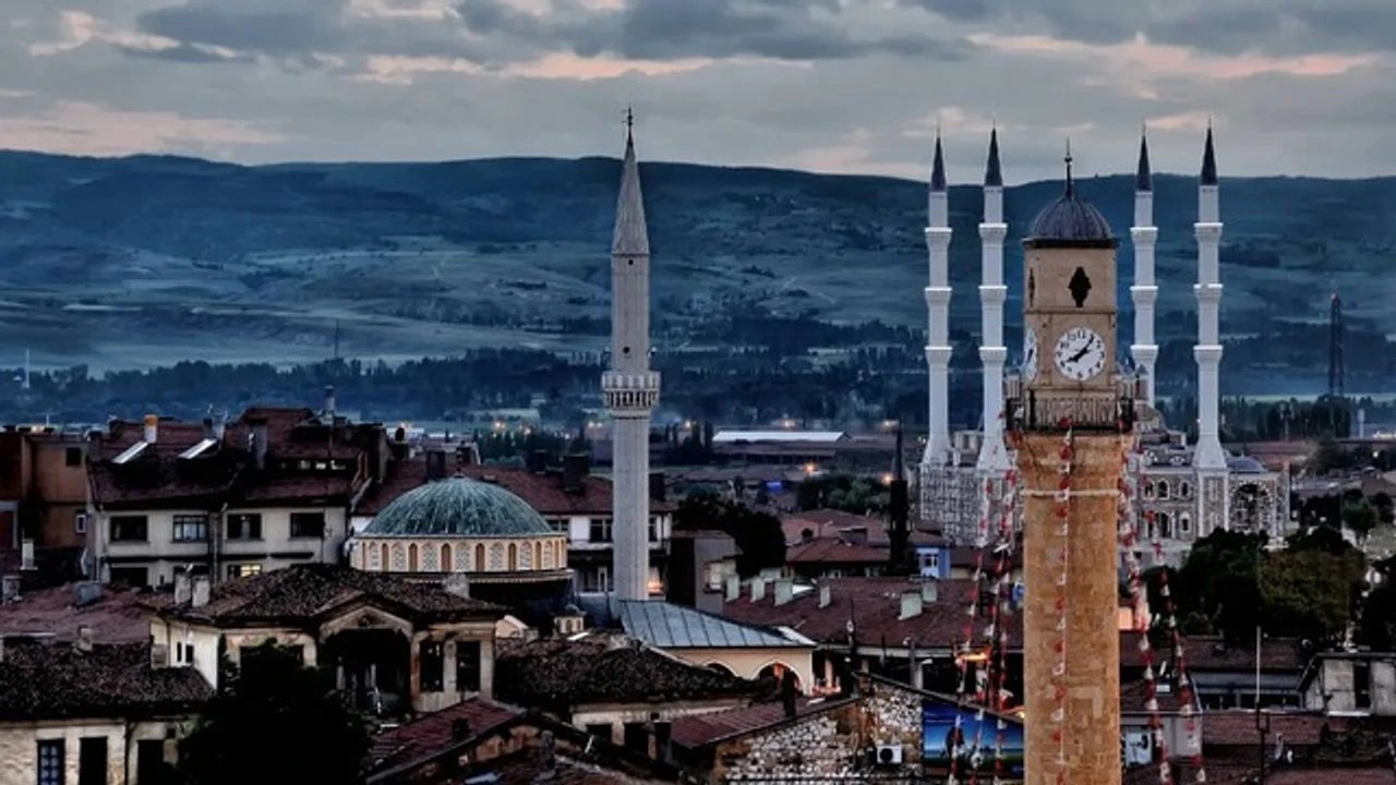 Çorum Gezi Rehberi: Tarihin ve Kültürün İç İçe Geçtiği Şehir