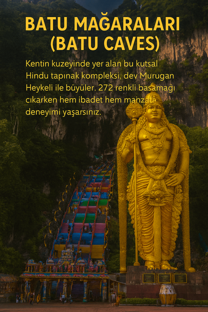Batu Mağaraları girişinde dev Murugan heykeli ve arka planda renkli basamaklarla birlikte doğal manzara.