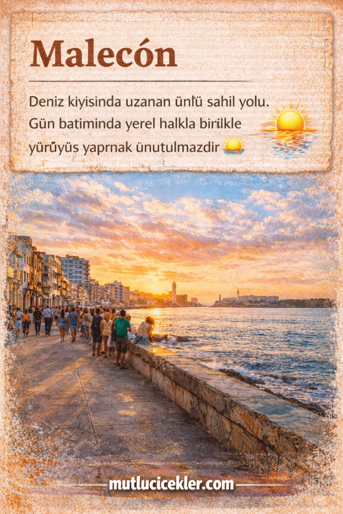 Malecón sahil yolu, gün batımında yürüyüş yapan yerel halk ve deniz manzarası.