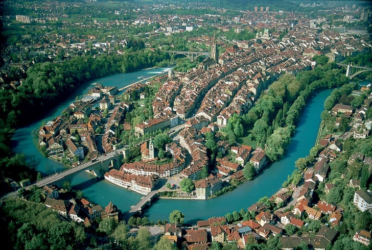 https://upload.wikimedia.org/wikipedia/commons/7/75/Bern_luftaufnahme.png
