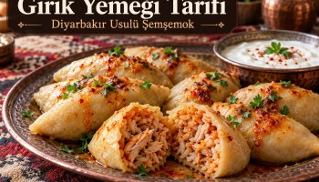 İçi tavuklu pirinç pilavıyla doldurulmuş Diyarbakır gırık hamur parçaları, biberli tereyağı ve yoğurt sosla